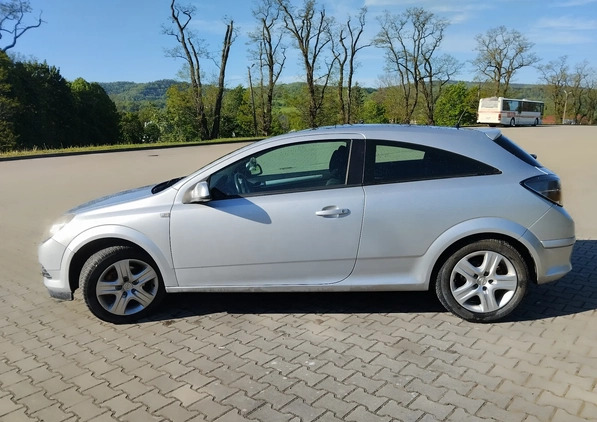 Opel Astra cena 10900 przebieg: 243000, rok produkcji 2009 z Ustrzyki Dolne małe 254
